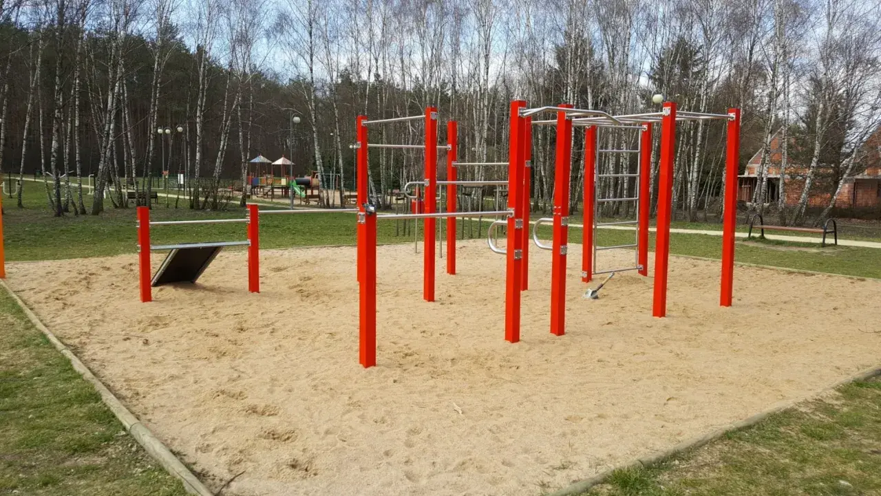 Siłownia plenerowa i plac zabaw: Poradnik dla rodzin i inwestorów
