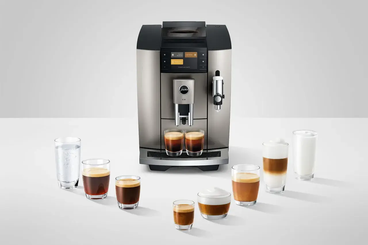 Automatyczny ekspres Jura prezentuje różne rodzaje espresso i kaw mlecznych, od małego ristretto po latte macchiato.