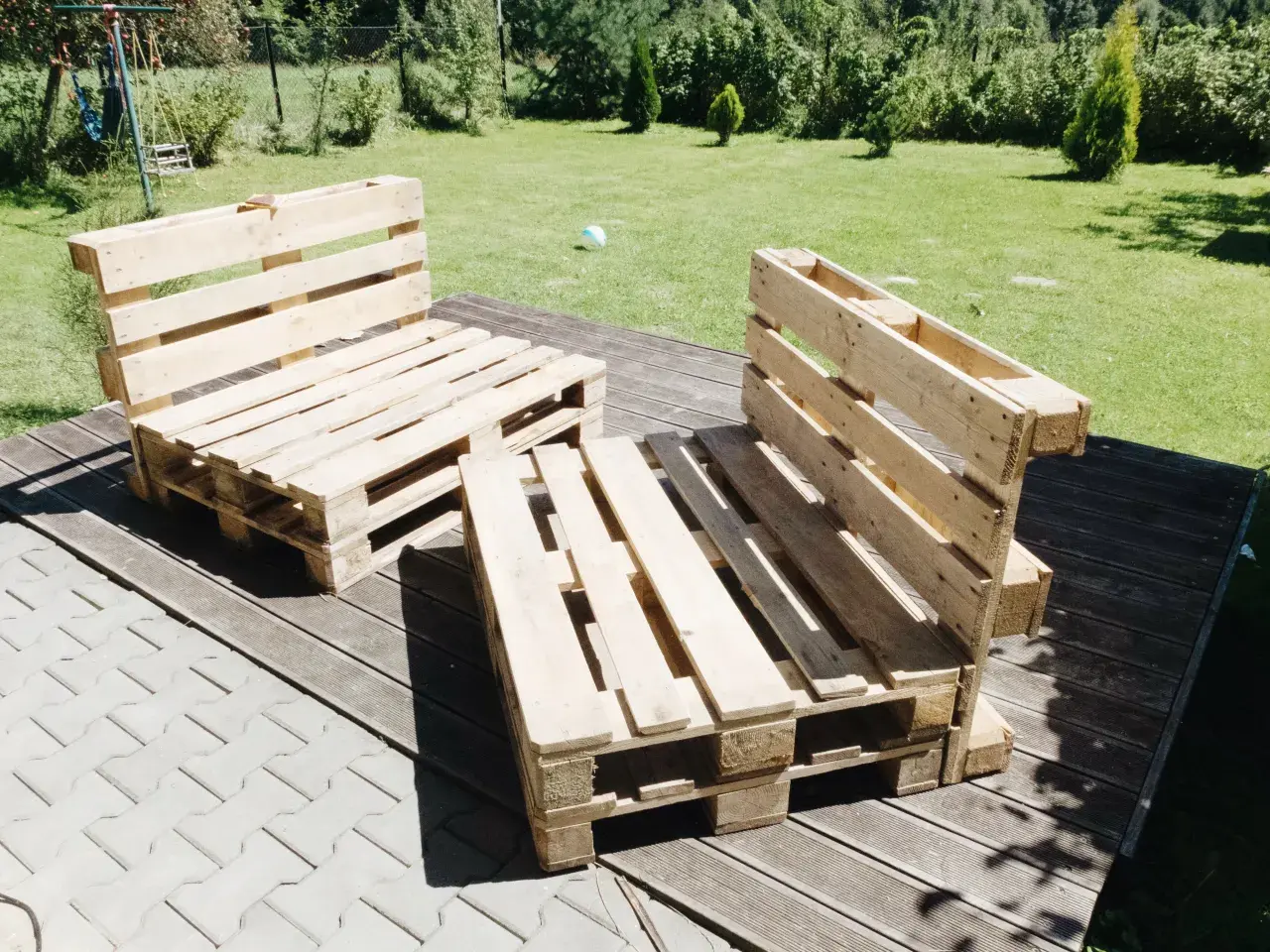 Krzesła z palet: Stwórz wymarzone meble DIY. Poradnik krok po kroku
