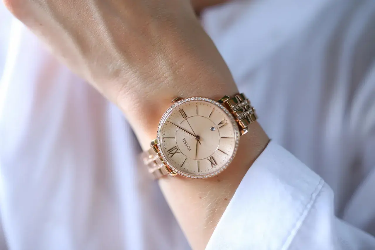 Fossil zegarek damski złoty – modele, które zachwycą każdą kobietę