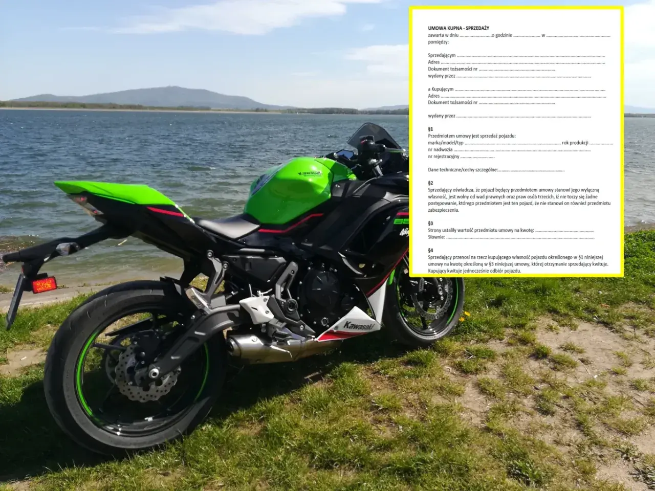 Zielony motocykl Kawasaki stoi nad jeziorem obok umowy kupna-sprzedaży.