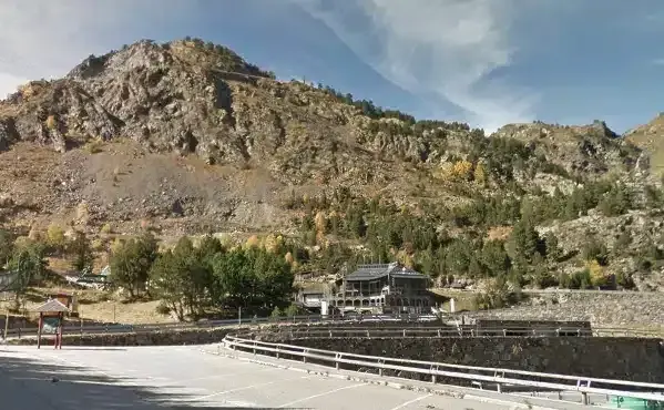 Cómo llegar en coche a los Lagos de Tristaina: rutas y restricciones