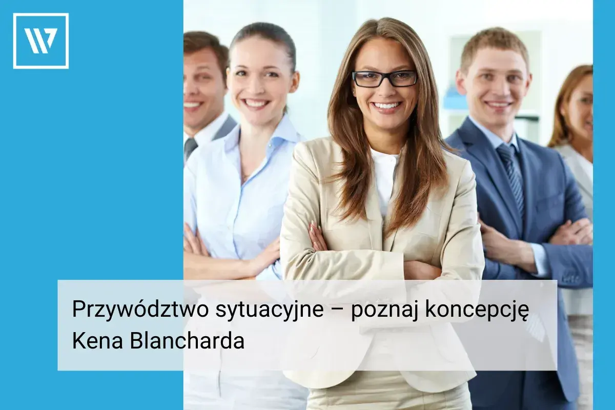 Zespół uśmiechniętych profesjonalistów. Liderka w beżowej marynarce prezentuje model przywództwa sytuacyjnego Kena Blancharda.