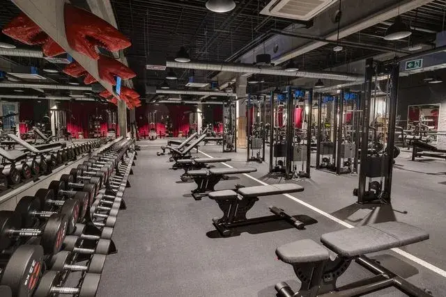 McFIT Towarowa 28: Twój przewodnik 24/7 | Lokalizacja, Cennik, Opinie