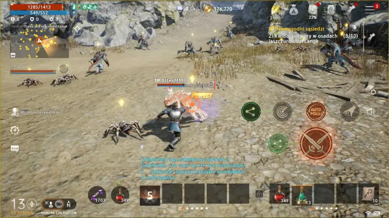 Gracz walczy z potworami w grze MMORPG, kontynuując swój lineage w świecie pełnym jaszczuroludzi.