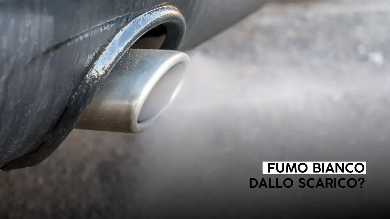 Fumo bianco dallo scarico dell'auto, un segnale da non sottovalutare.