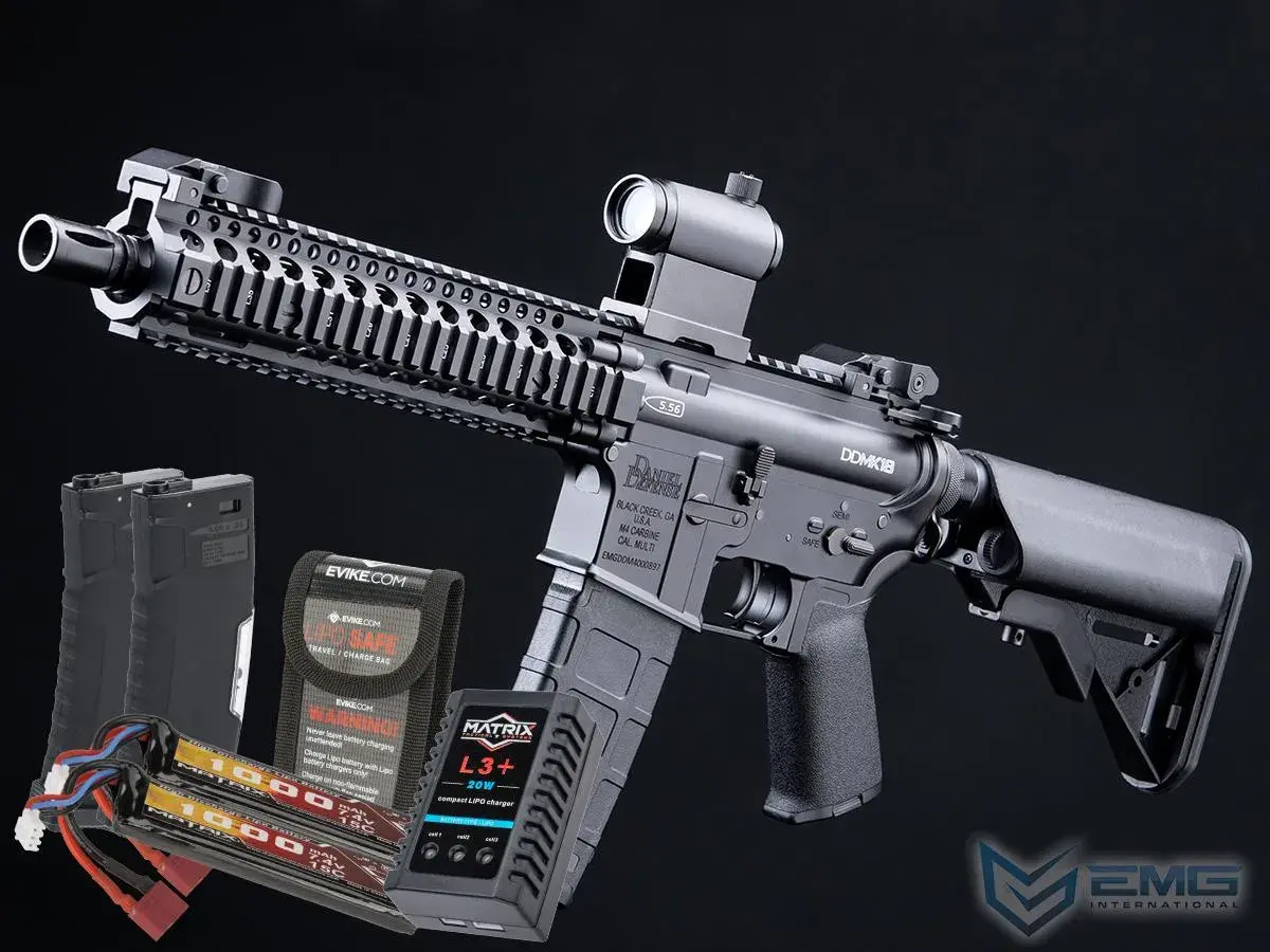 Karabin ASG DDMK18 z akcesoriami: ładowarka Matrix L3+, pokrowiec Evike.com i zapasowe baterie do asg.