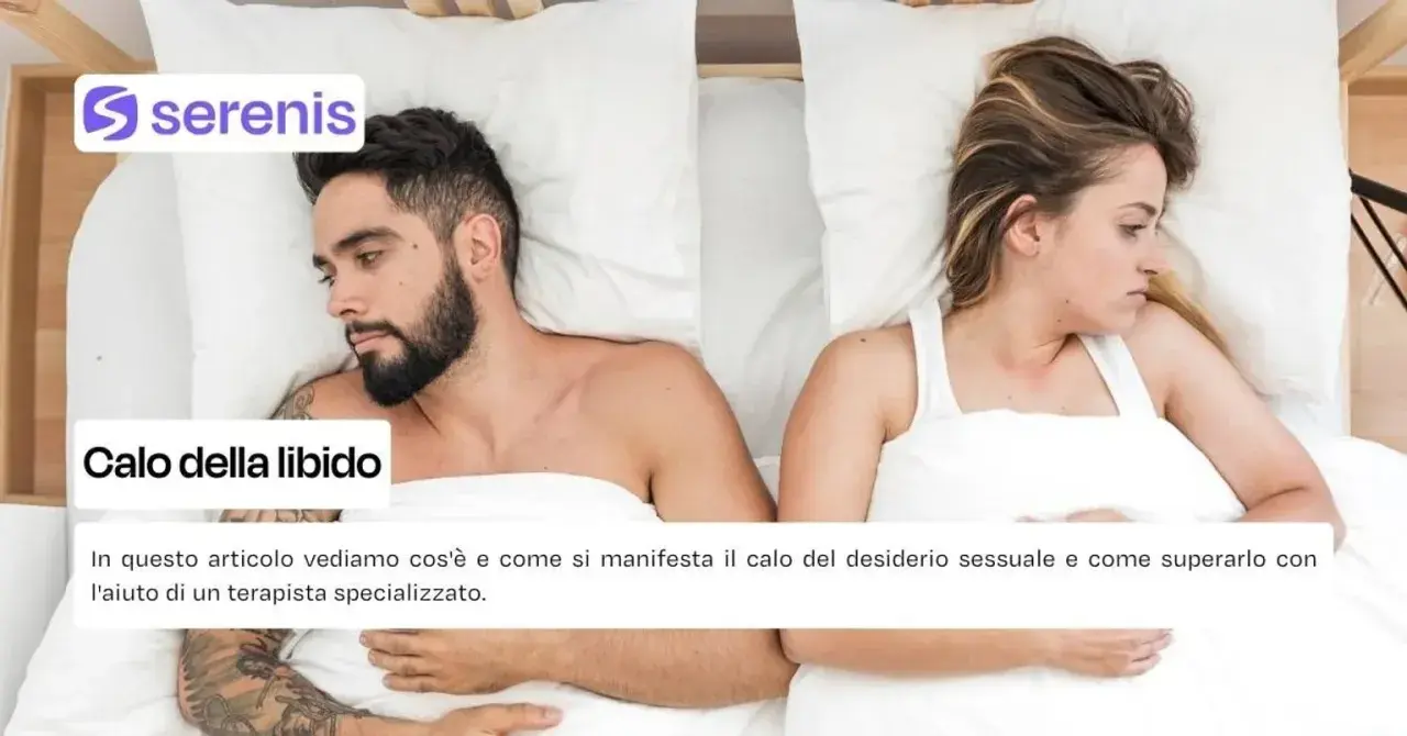 Coppia a letto, distanti. L'articolo affronta il calo della libido e come superarlo con un terapista.