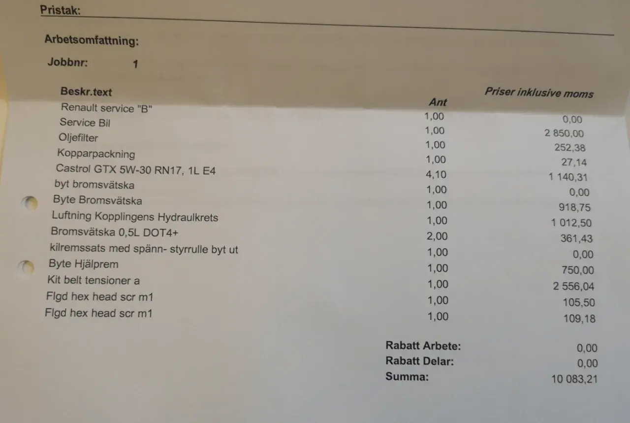 Servicekvitto visar att kamremsbyte ingår i serviceavtal Volvo. Listar oljefilter, bromsvätska, kopparpackning och mer.