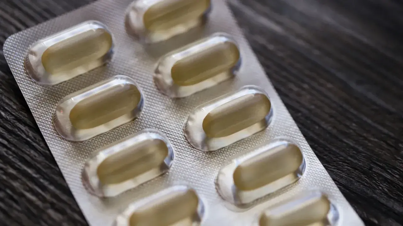 Confezione di capsule trasparenti. La duloxetina a cosa serve? Per alleviare dolore e depressione.