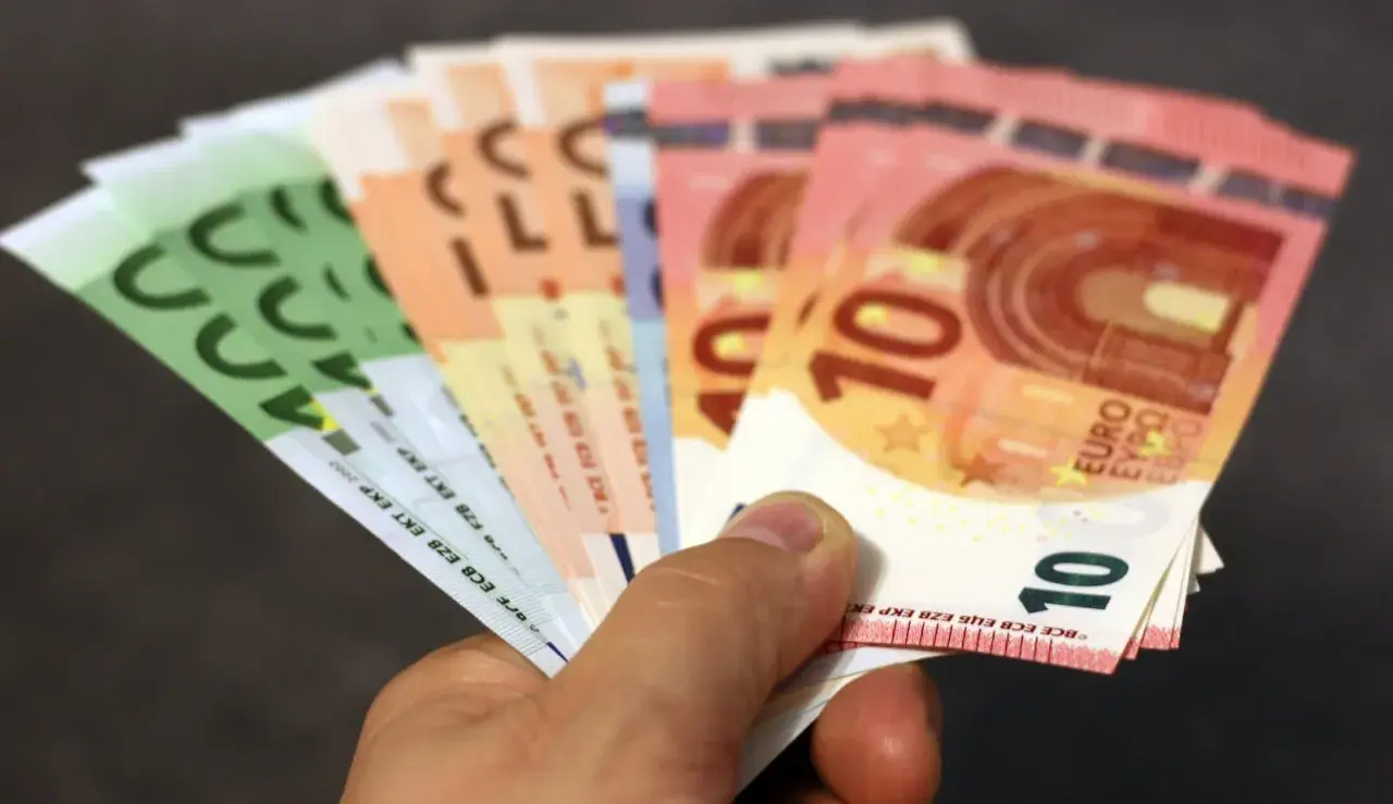 Euro banknoty, które mogą być używane na Wyspach Kanaryjskich. Waluta to euro.