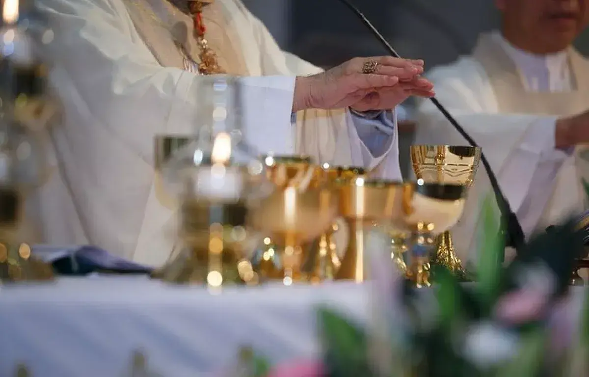 Kiedy jest ofiarowanie podczas mszy i dlaczego jest to ważne?
