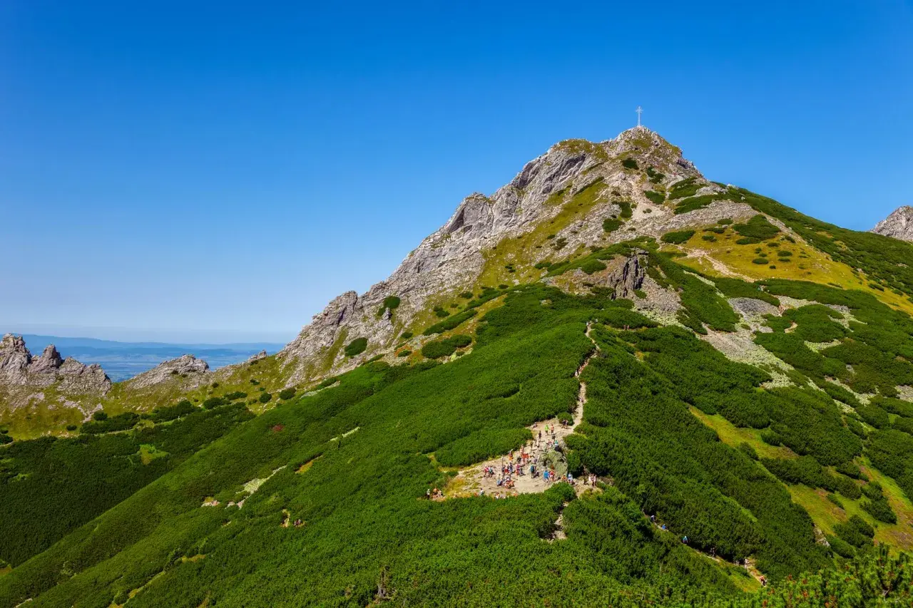 Gdzie leży Giewont? Odkryj jego znaczenie i okoliczne atrakcje