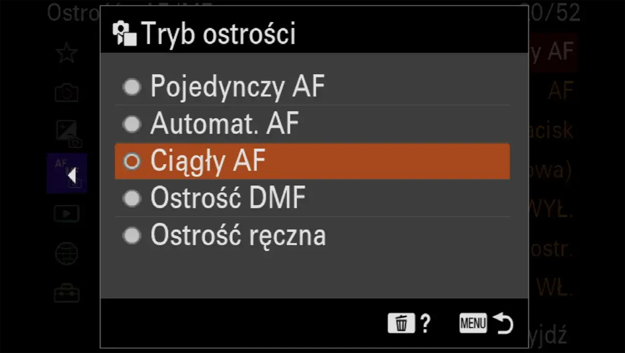Menu aparatu: Tryb ostrości. Wybrany "Ciągły AF" - co to jest? Ciągły autofokus śledzi ruch.