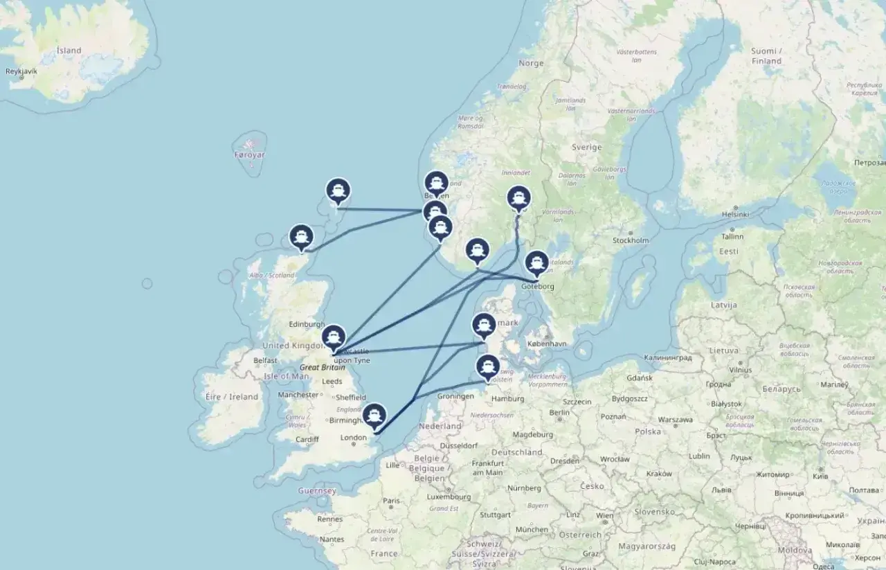Mapa pokazuje trasy morskie z Wielkiej Brytanii do Norwegii, przez Danię i Szwecję. Jak dojechać do Norwegii? Promem!