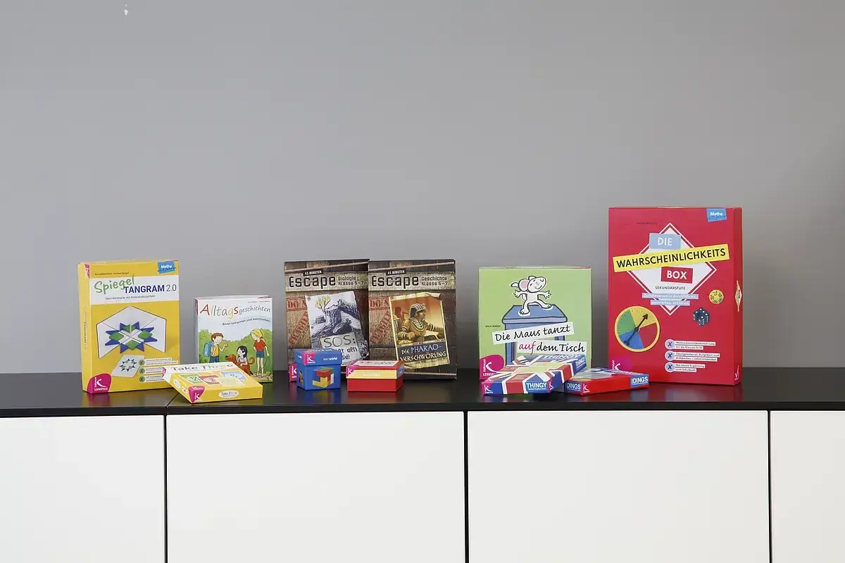 Lernspiele wie "Spiegel Tangram 2.0", "Alltagsgeschichten" und "Die Wahrscheinlichkeits-Box" fördern spielerisch Wissen.