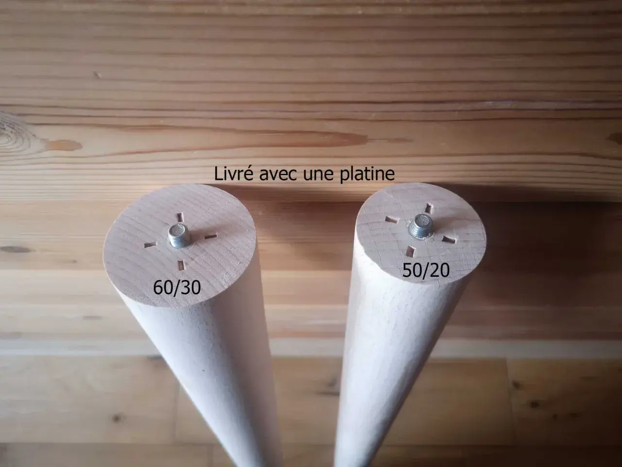 Dos patas de madera para mesas, una 60/30 y otra 50/20, listas para ser instaladas.