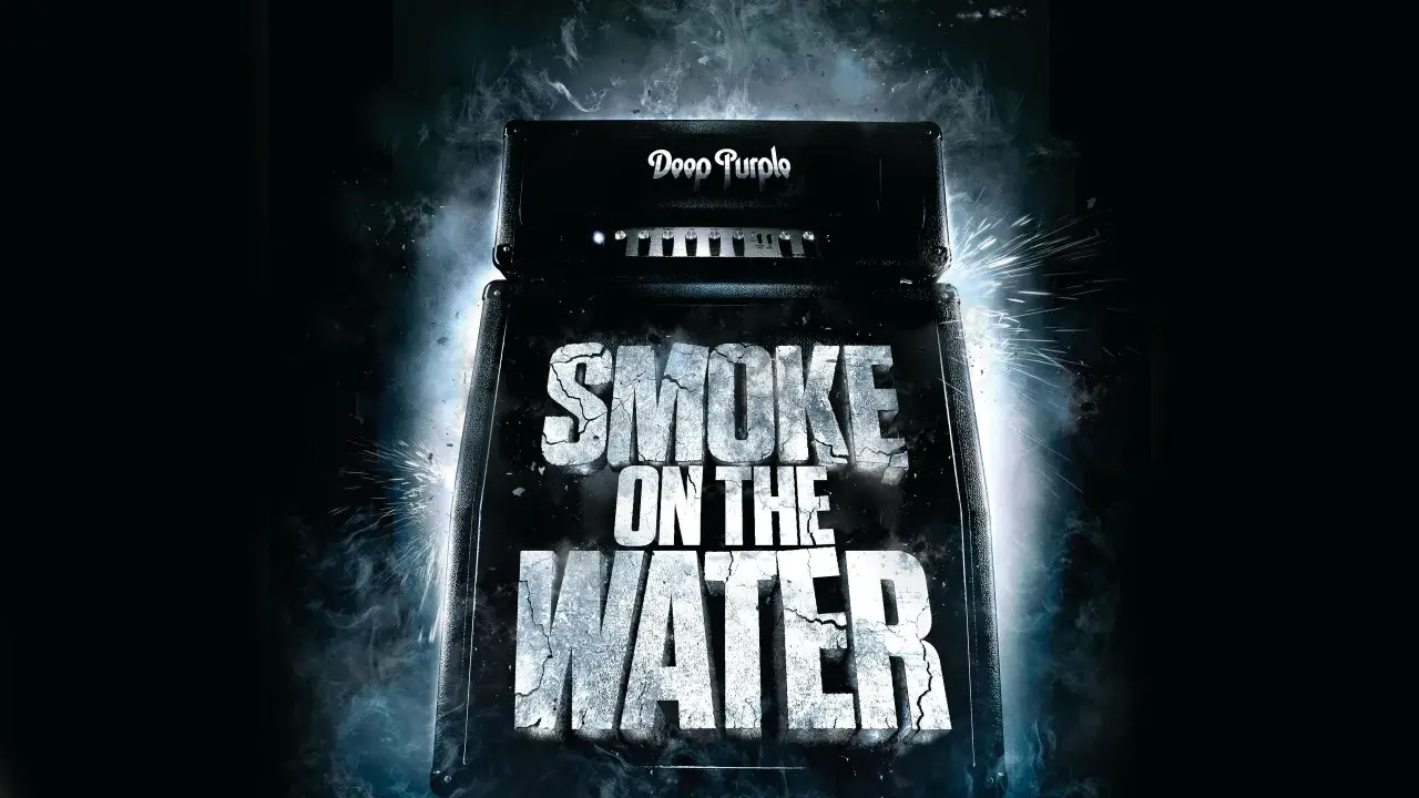Głośnik z logo Deep Purple i napisem "SMOKE ON THE WATER". Wokół kłęby dymu i iskry.
