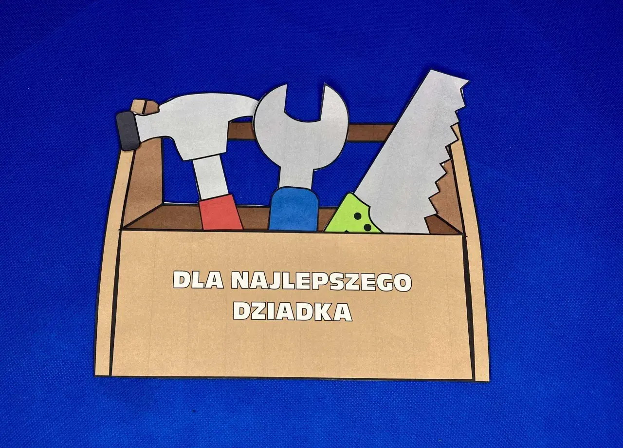 Urocze laurki dla dziadków w kształcie skrzynki z narzędziami. Napis "Dla najlepszego dziadka" świadczy o miłości.