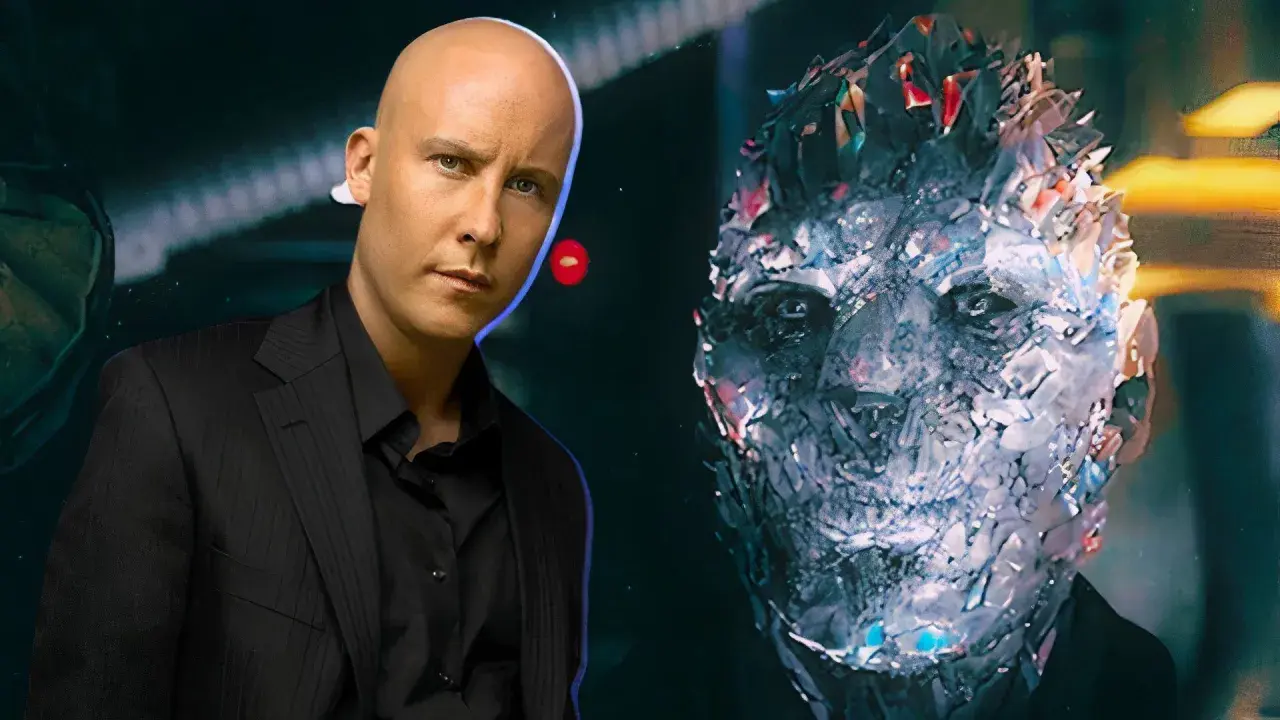 Michael Rosenbaum, alias Lex Luthor, face à un être fragmenté, comme un gardien de la galaxie face à un ennemi cosmique.