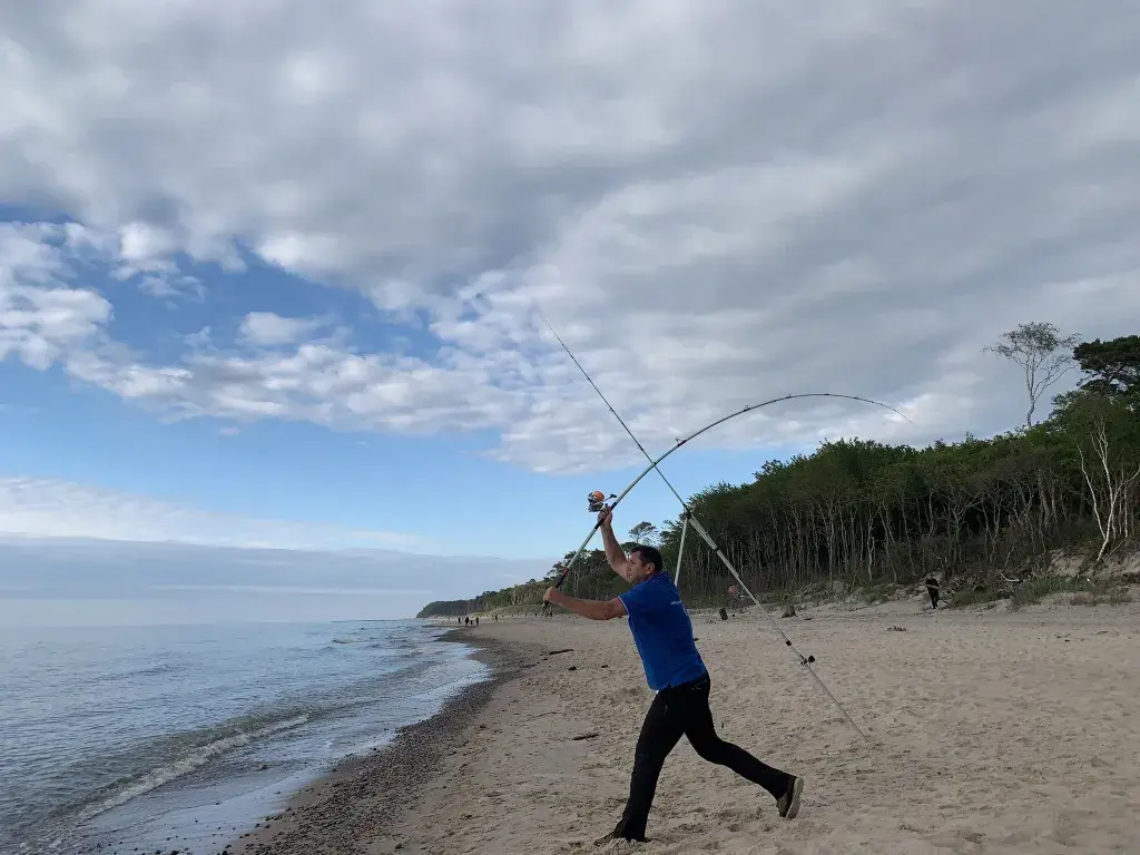 Wędka surfcastingowa na Bałtyk: Jak wybrać i nie żałować?