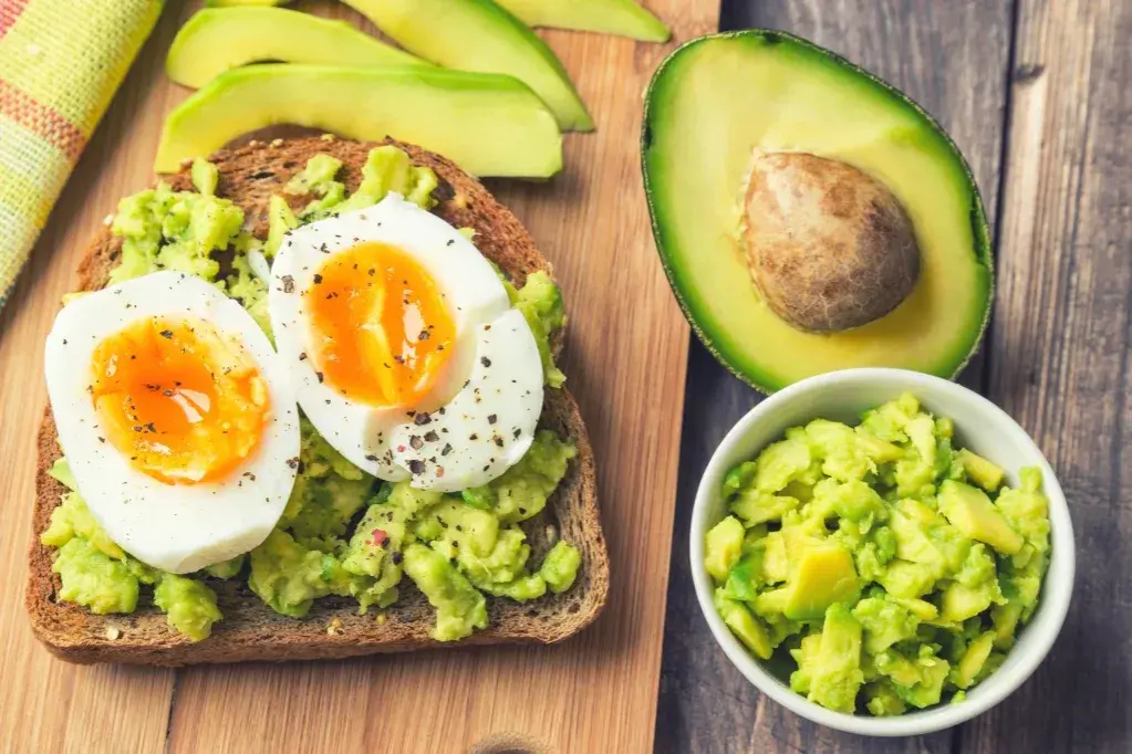 Jak uratować guacamole przed brązowieniem? Proste sposoby na świeżość