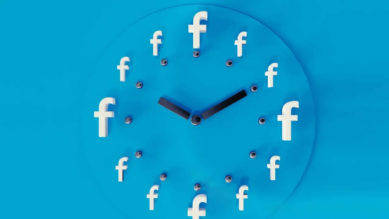 Zegar z literami "f" zamiast cyfr symbolizuje planowanie postów na FB. Czas na publikację!