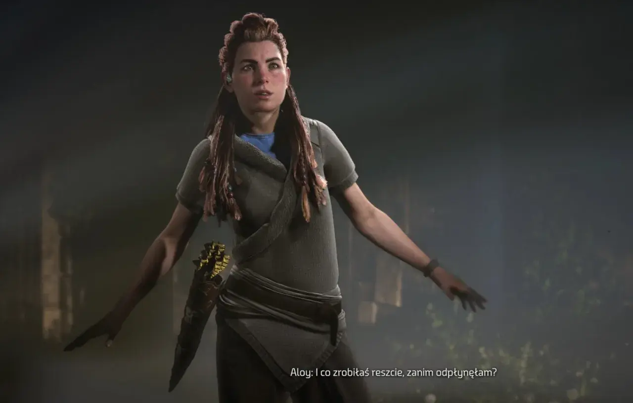 Aloy z Horizon Zero Dawn 3 z łukiem na plecach, pyta: "I co zrobiłaś reszcie, zanim odpłynęłam?".