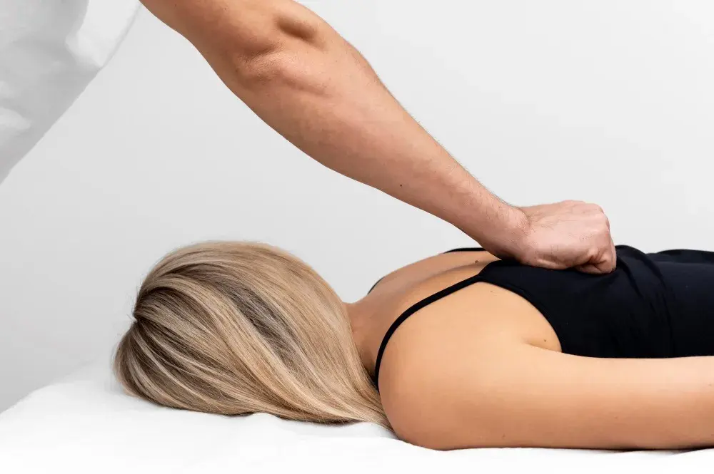 Osteopata czy fizjoterapeuta? Kto pomoże Ci najlepiej?