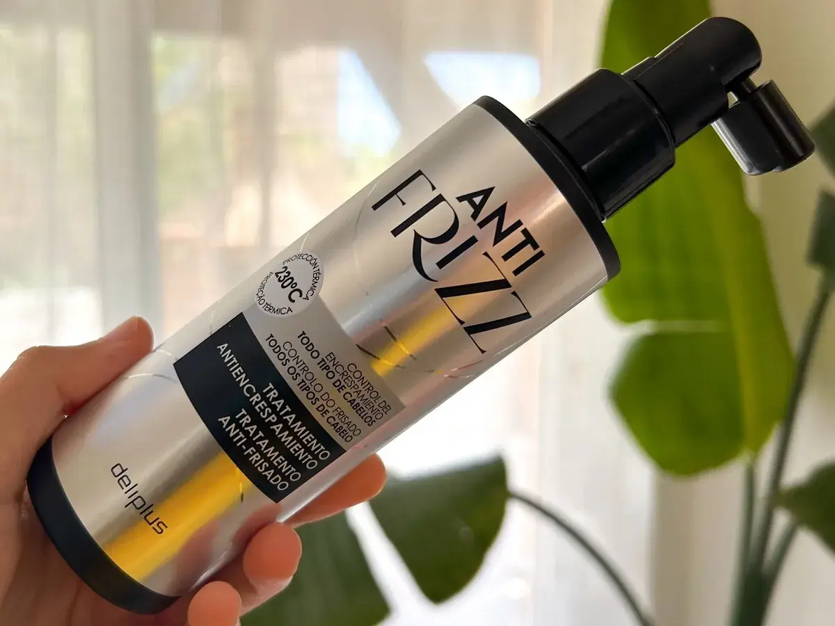 Tratamiento anti frizz Deliplus de Mercadona. Buscando opiniones sobre este producto para controlar el encrespamiento.