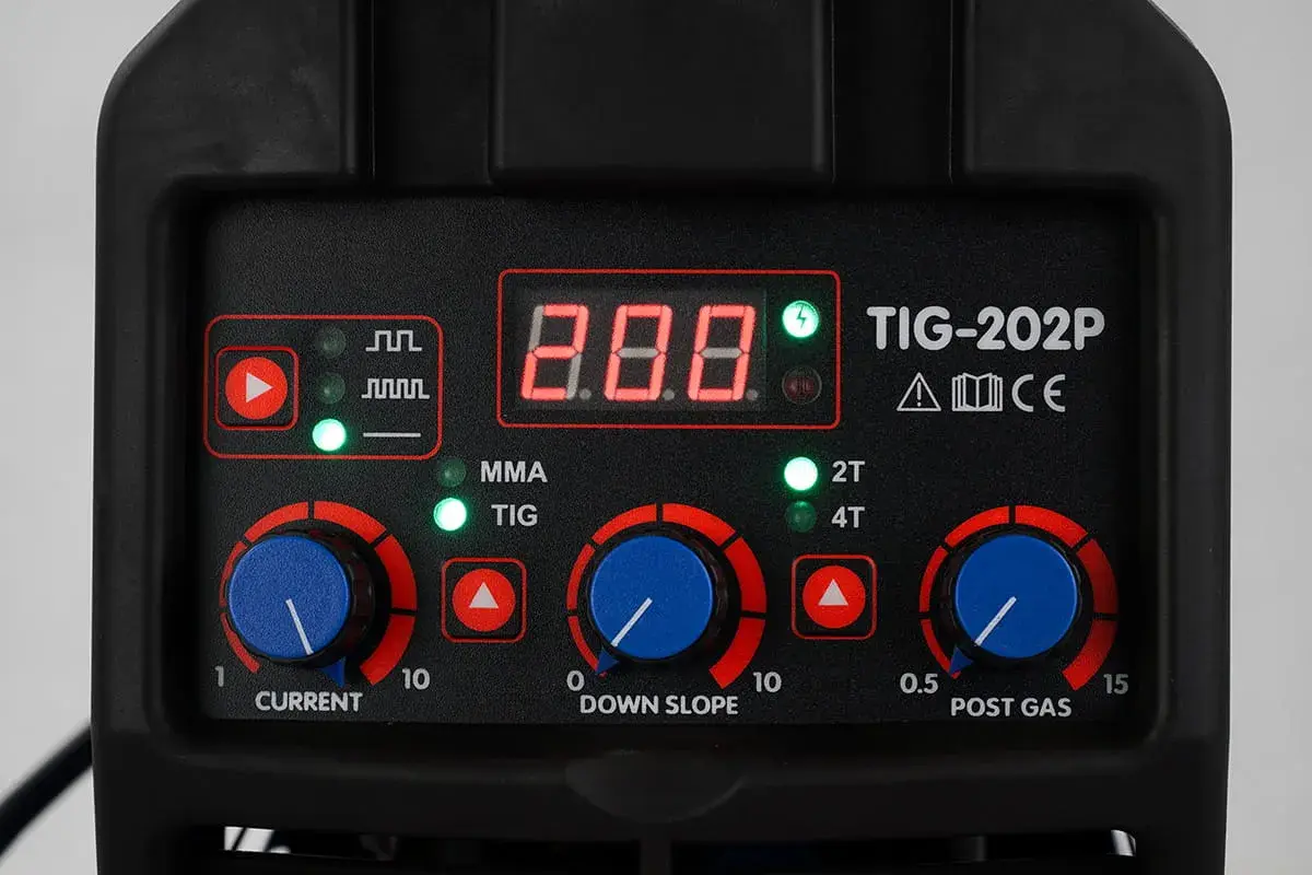 Panel sterowania spawarki TIG-202P. Ustawienia do spawania stali czarnej: prąd, nachylenie spadku prądu, gaz po spawaniu.
