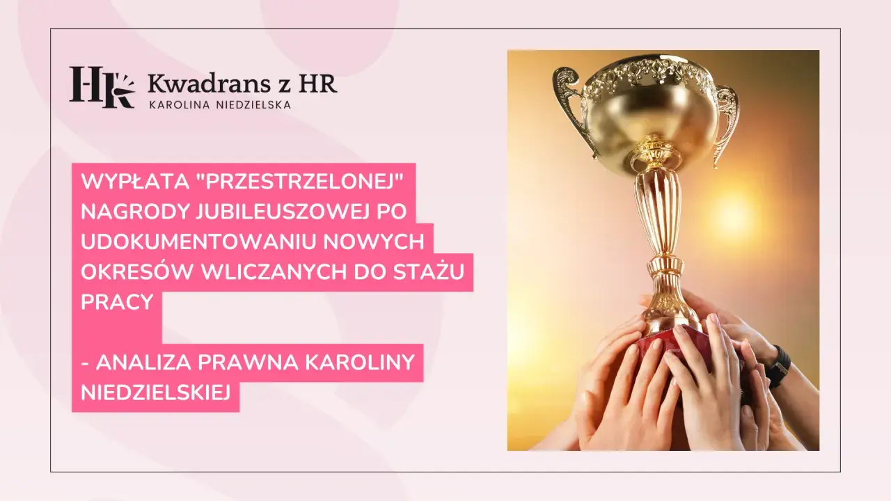 Złoty puchar w dłoniach symbolizuje nagrodę jubileuszową za 20 lat pracy. Analiza prawna Karolina Niedzielskiej.