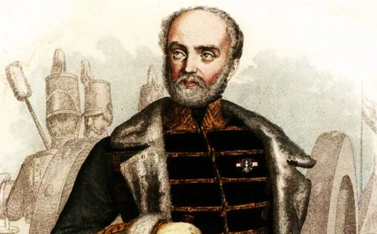 Portret mężczyzny w mundurze wojskowym, z wąsami i brodą. W tle żołnierze w nakryciach głowy. Bem.