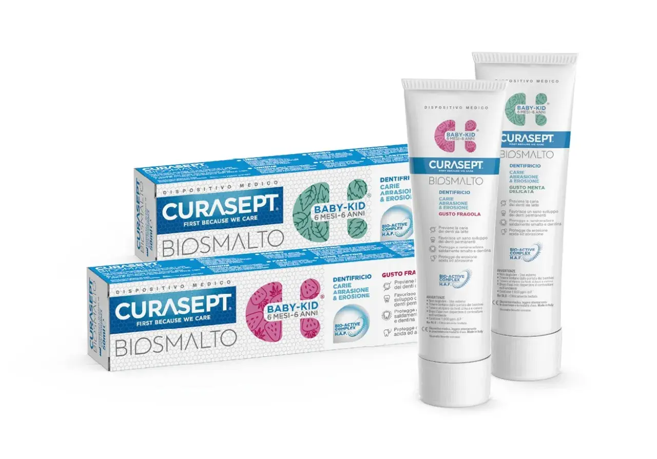 Curasept Biosmalto Baby-Kid, ideale per la cura dei denti in gravidanza e per i più piccoli. Gusti fragola e menta.