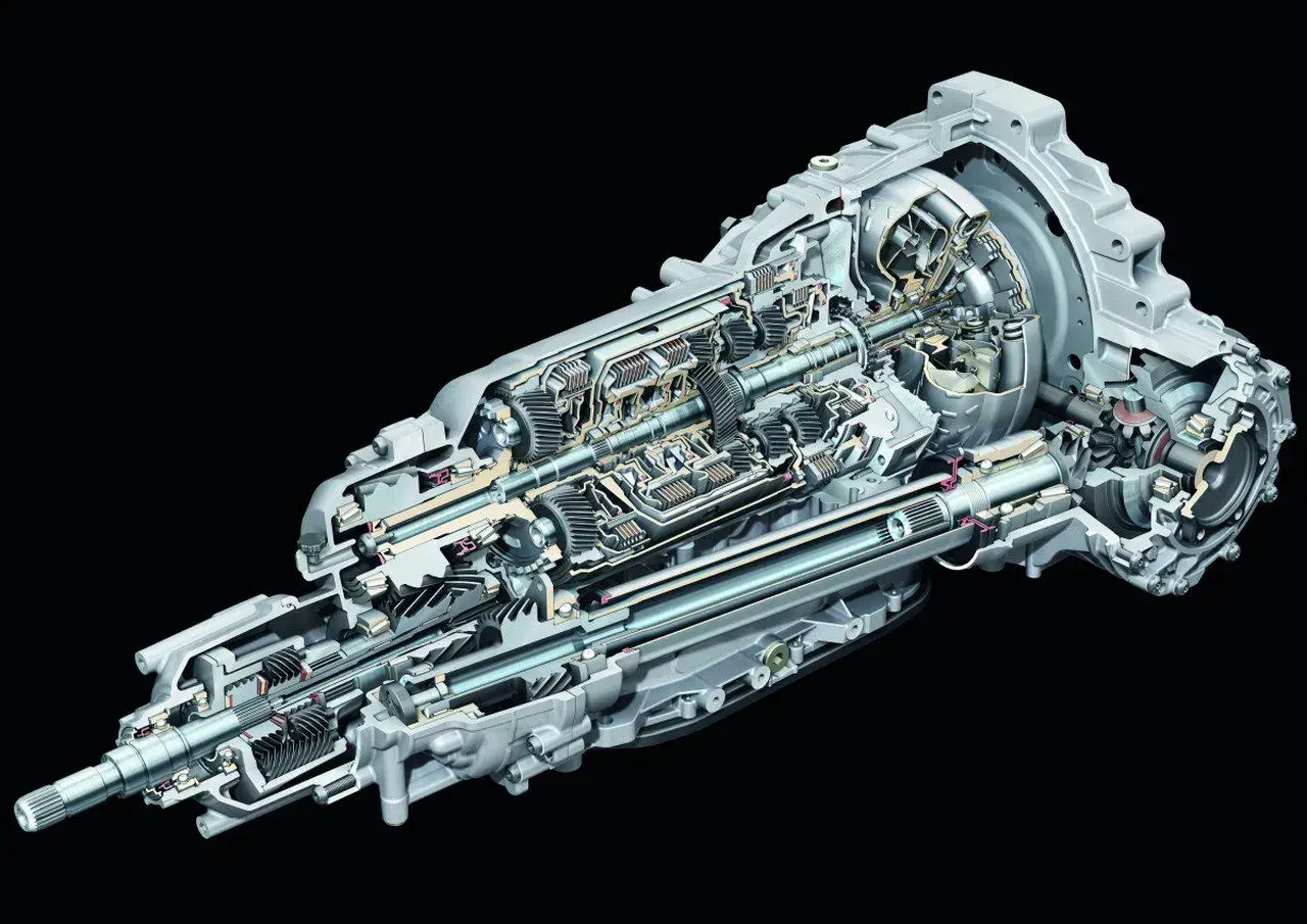 Sezione interna di un cambio Tiptronic Audi, mostrando ingranaggi complessi e componenti meccanici.