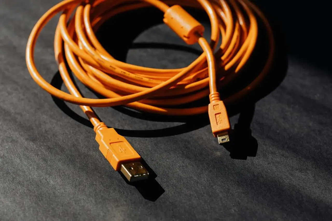Kable i przewody elektryczne – jak wybrać odpowiednie rozwiązania do instalacji profesjonalnych?