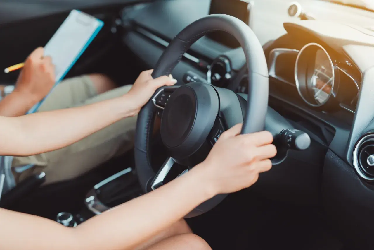 Eco-driving na egzaminie – nawyki, które obniżają spalanie i stres