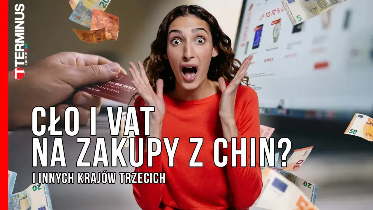 Zaskoczona kobieta i pieniądze w powietrzu. Czy wiesz, co to cło i VAT na zakupy z Chin?
