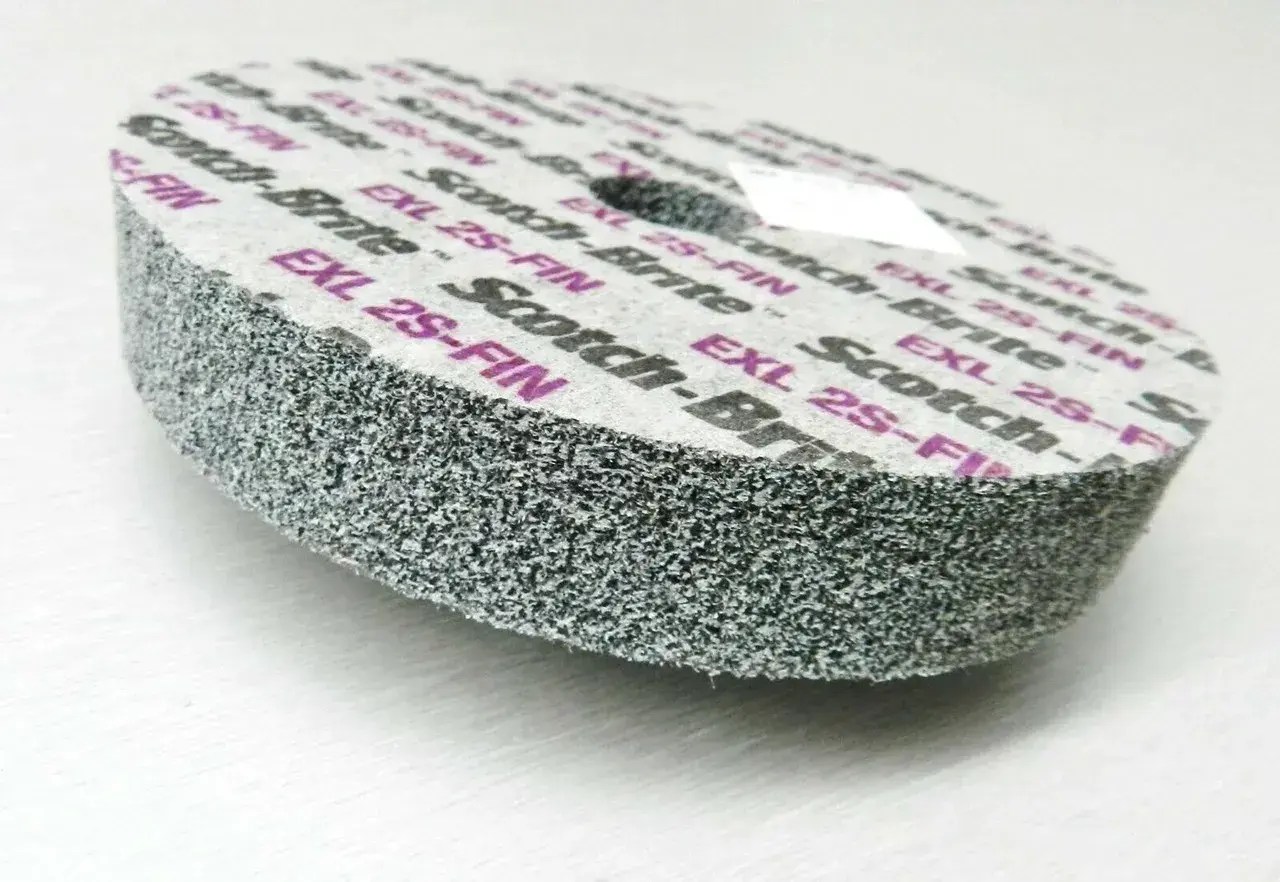 Krążek ścierny Scotch-Brite EXL 2S-FIN 125mm, idealny do obróbki metali.
