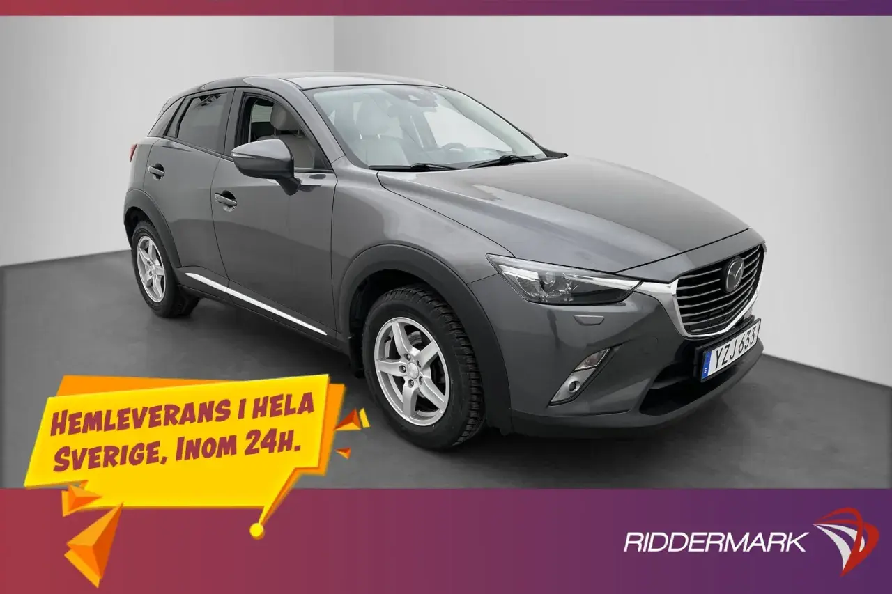 Grå Mazda CX-3, en kompakt SUV. Inga synliga problem med bilen, bara hemleverans i hela Sverige inom 24h.