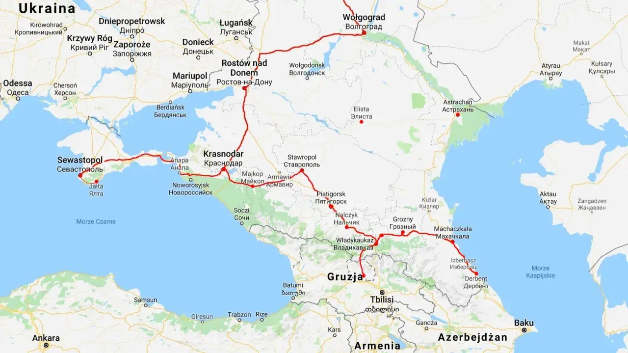 Mapa pokazuje trasę przez Ukrainę, Rosję i Kaukaz, docierając do Derbentu, co pozwala zrozumieć, dagestan co to za region.