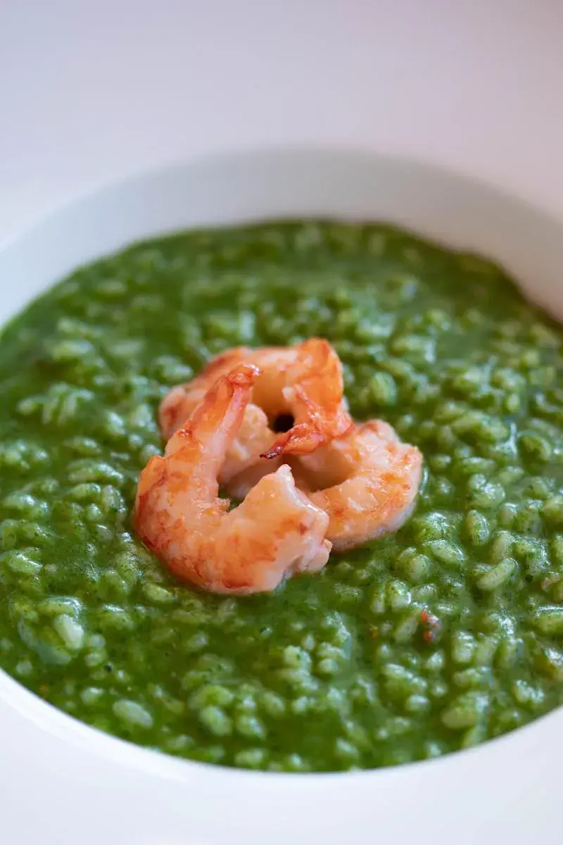 Jakie dania można wzbogacić pesto i jak je wykorzystać w kuchni