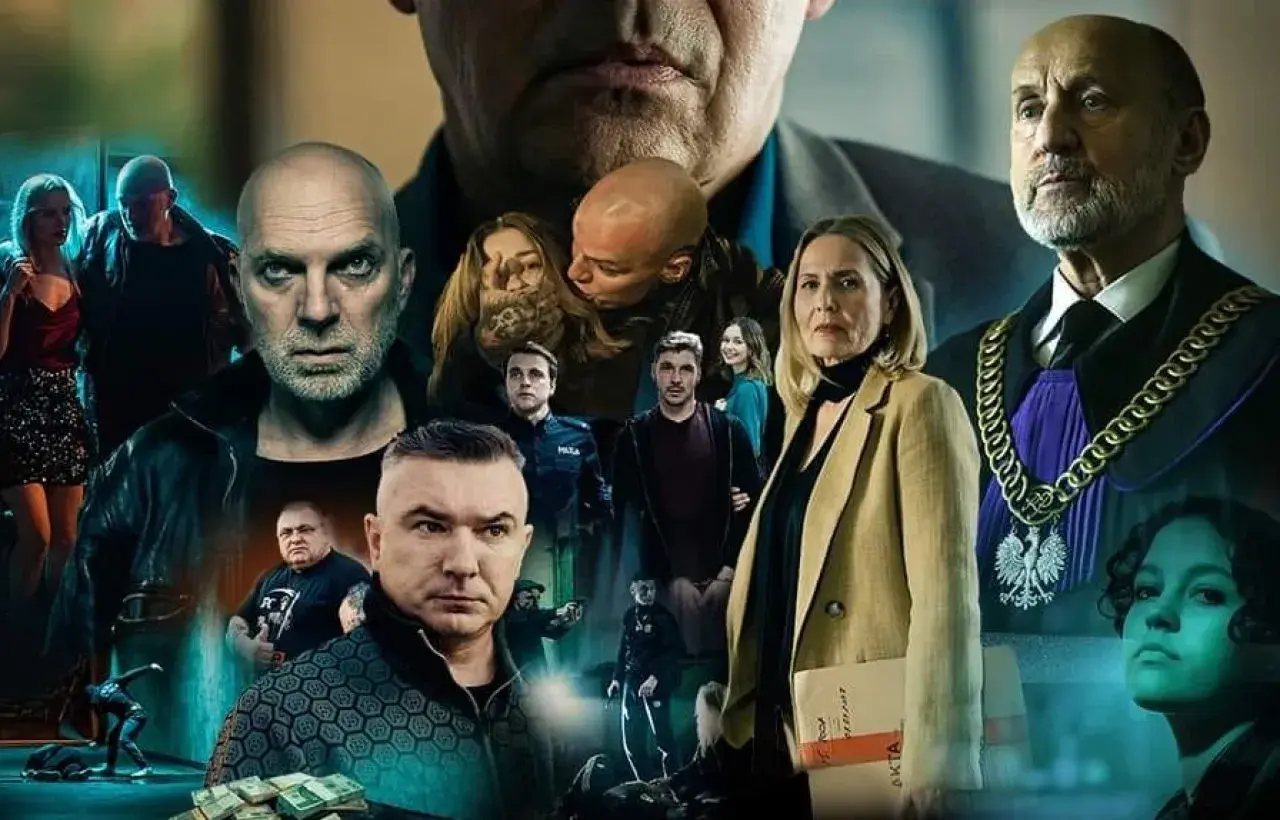 Zwiastun serialu kryminalnego. W centrum mężczyźni o surowych twarzach, obok kobiety, policjanci i sędzia. **Symetria 2** w kadrze buduje napięcie.