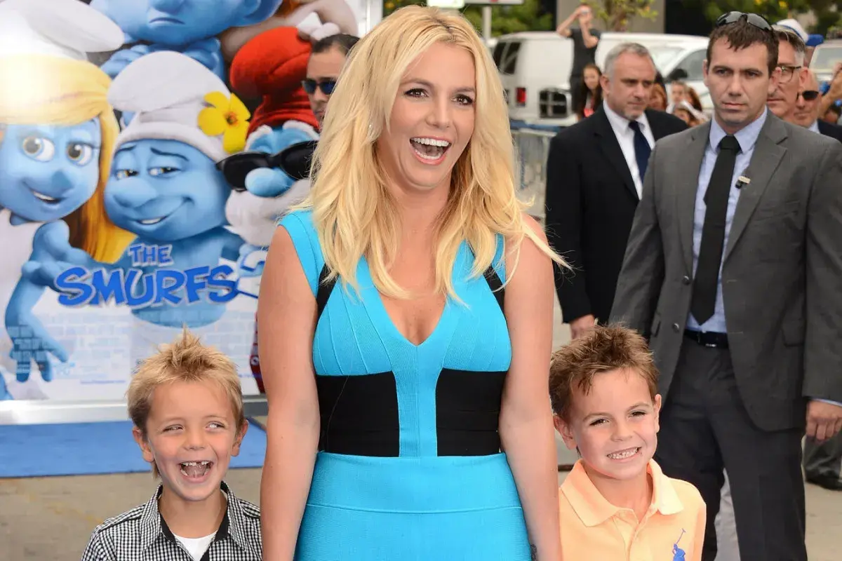 Britney Spears z synami, Jaydenem i Seanem, na premierze filmu "Smerfy".