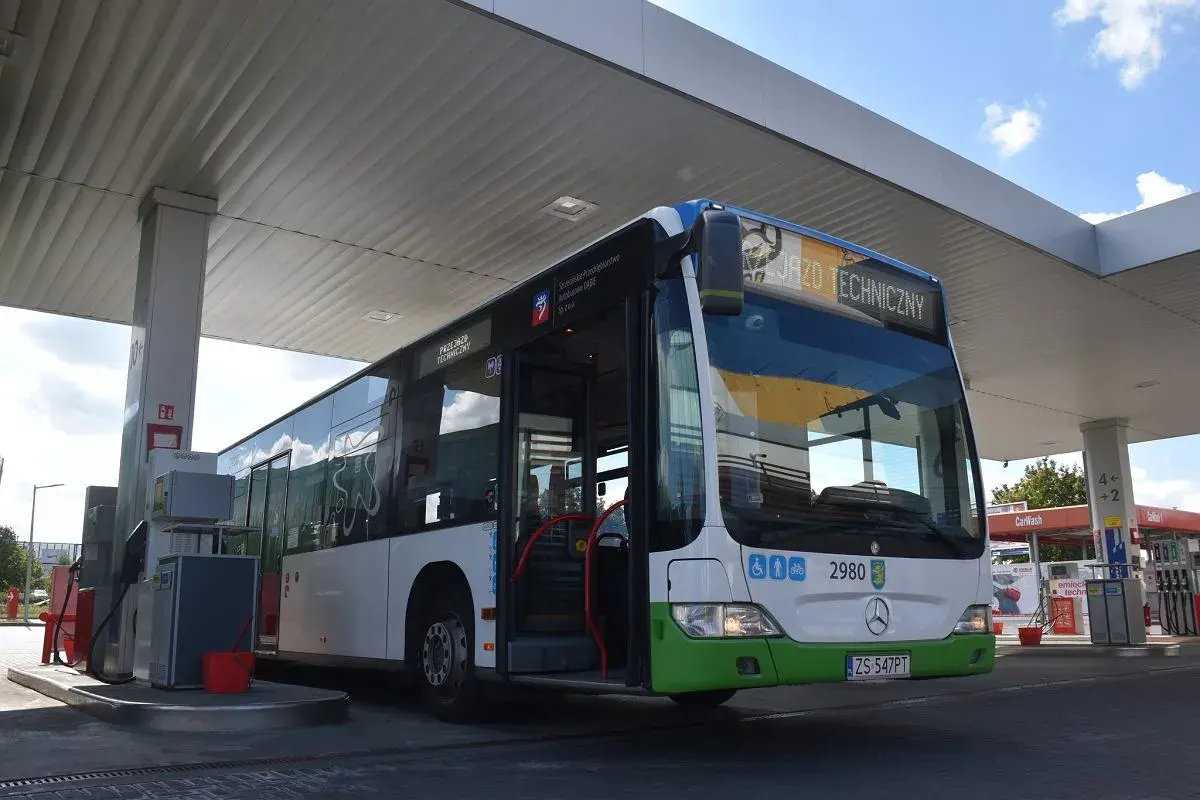 Jak dojechać do Szczecina? Porównaj pociąg, auto, autobus, samolot!