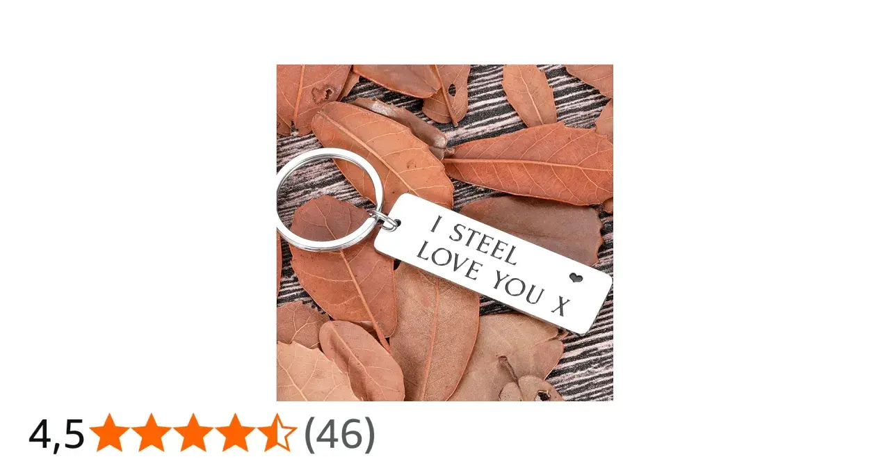 Brelok z napisem "I STEEL LOVE YOU X" na tle jesiennych liści. Idealny prezent na 11 rocznicę ślubu.