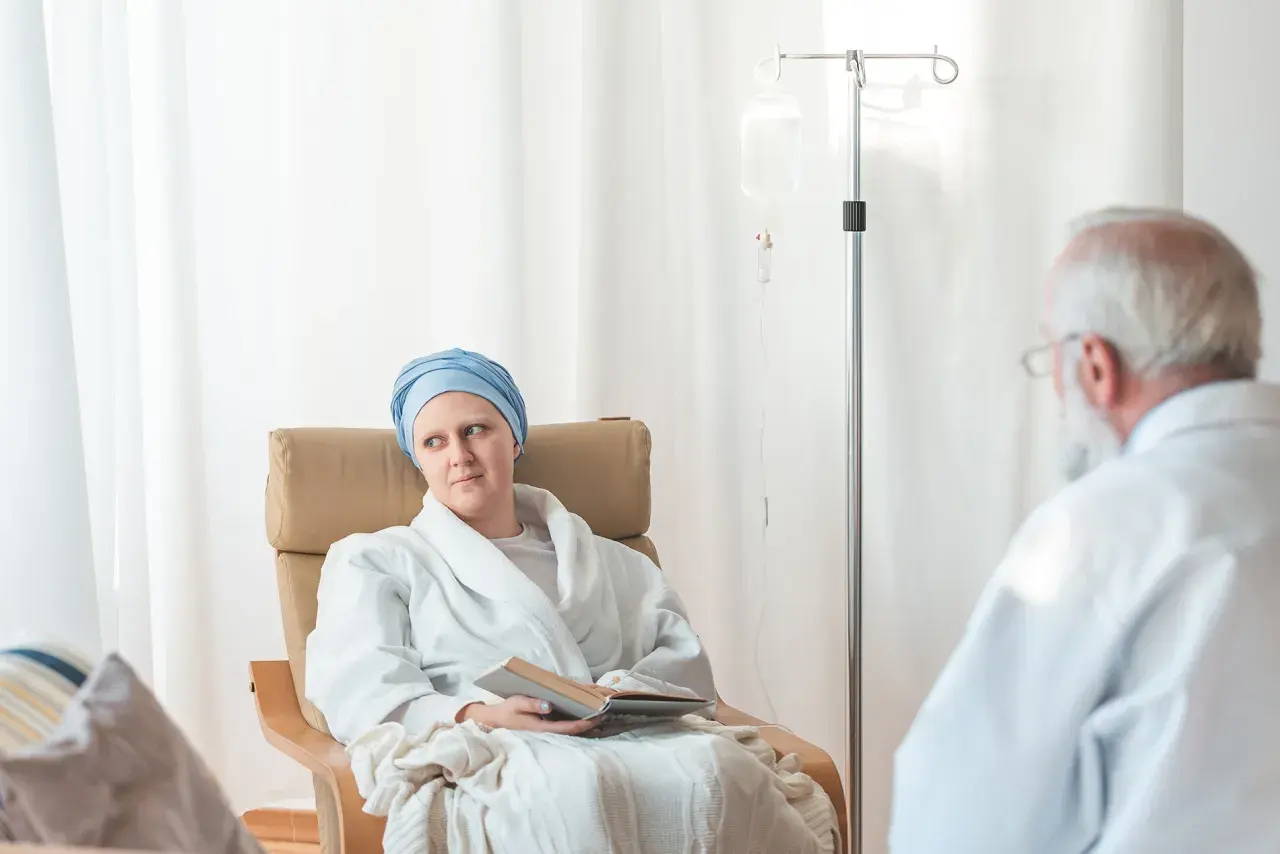 Chemioterapia: Jak naprawdę działa i jak sobie radzić z rakiem?