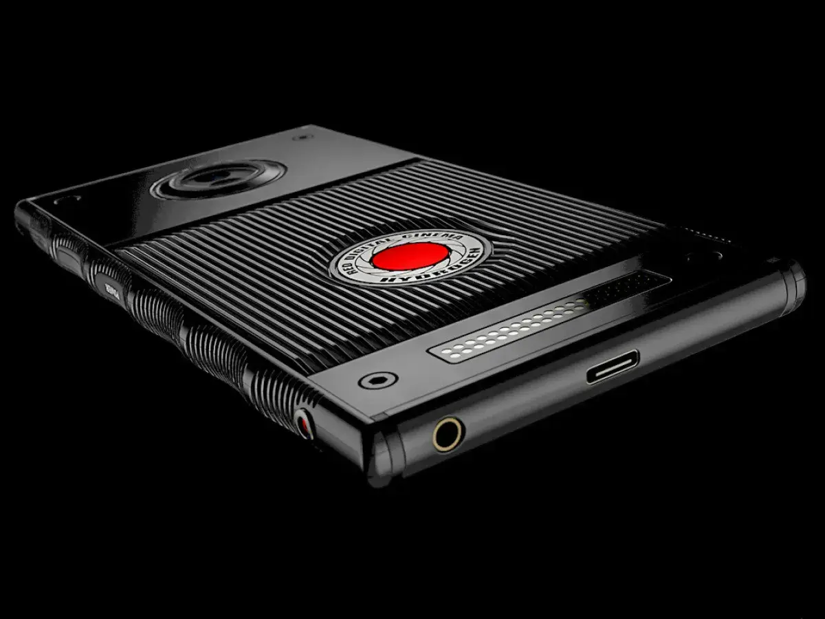 Elegancki, czarny smartfon RED Hydrogen One z charakterystycznym logo RED DIGITAL CINEMA.
