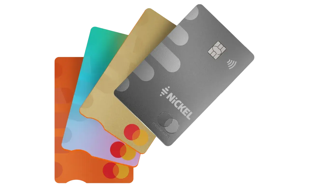 Plusieurs cartes bancaires colorées et une carte grise Nickel, symbolisant la mobilité bancaire et les paiements sans contact.