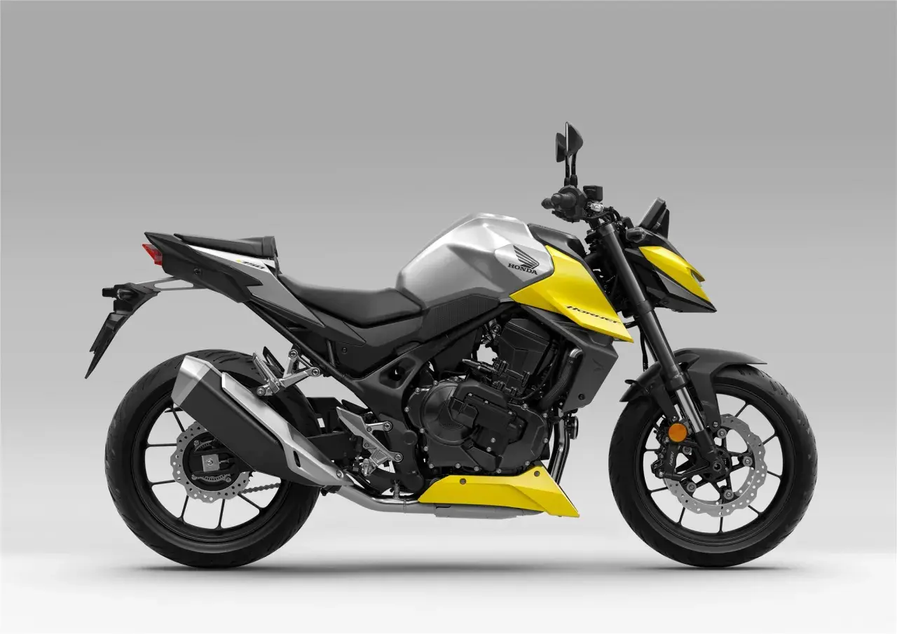 Sportliches Honda Hornet 350 Automatik Motorrad in Gelb und Silber. Ein agiler Begleiter für die Stadt.